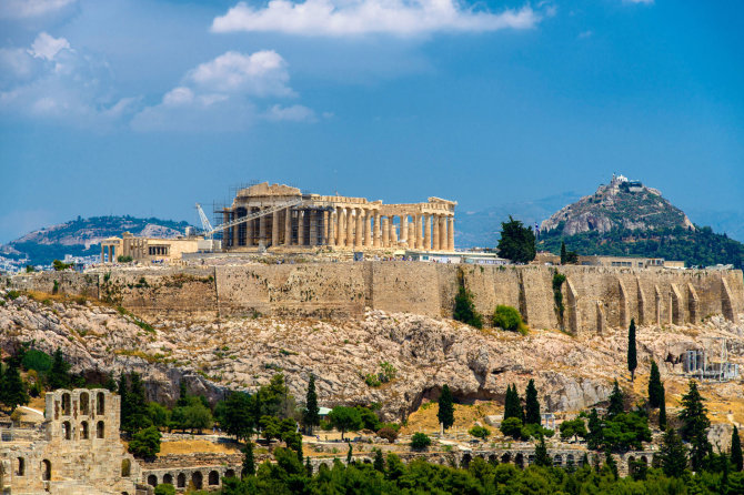 Fotolia nuotr./Tolumoje matyti Akropolis