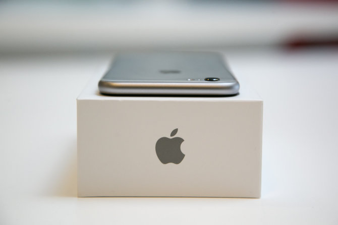 Juliaus Kalinsko/15min.lt nuotr./„Apple“ išmanusis telefonas „iPhone 6s“
