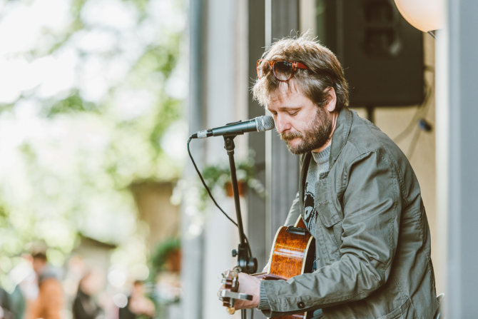 Darius Žvirblis / Gatvės muzikos diena 2015 / „Downtown forest hostel & camping“ terasa / R.Šeškaičio nuotr.