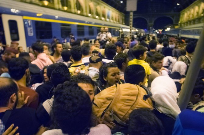 „Scanpix“/AP nuotr./Pabėgėliai Kelečio stotyje