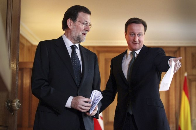 „Reuters“/„Scanpix“ nuotr./Mariano Rajoy ir Davidas Cameronas