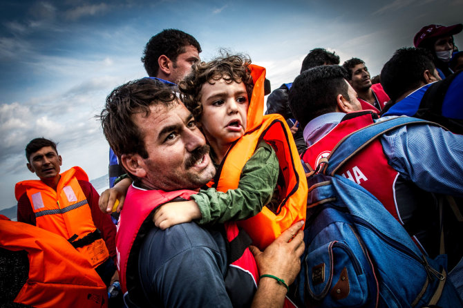 Vidmanto Balkūno / 15min nuotr./Migrantai išsilaipina Lesbo saloje