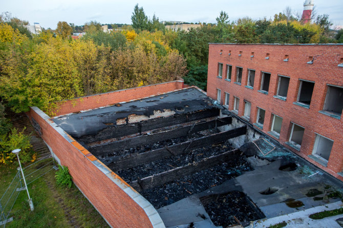 Vidmanto Balkūno / 15min nuotr./Apleistas ir niokojamas kultūros paveldo pastatas Giraitės gatvėje