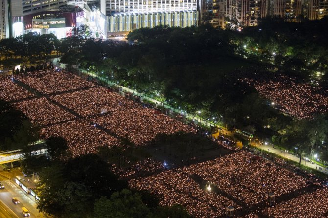 „Reuters“/„Scanpix“ nuotr./Tiananmenio aikštėje vyko 1989 m. protestuotojų žudynių minėjimas