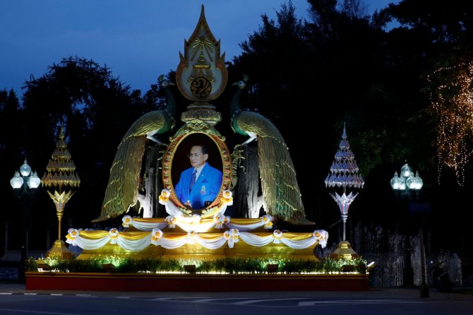 „Reuters“/„Scanpix“ nuotr./Tailandas mini savo karaliaus 70 metų jubiliejų
