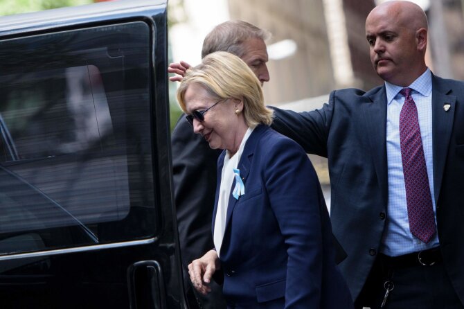 AFP/„Scanpix“ nuotr./Hillary Clinton lipa į automobilį