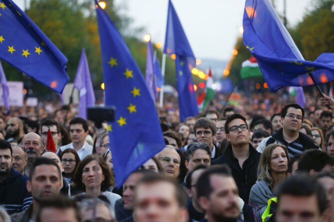 X90146/Protestas Budapešte.