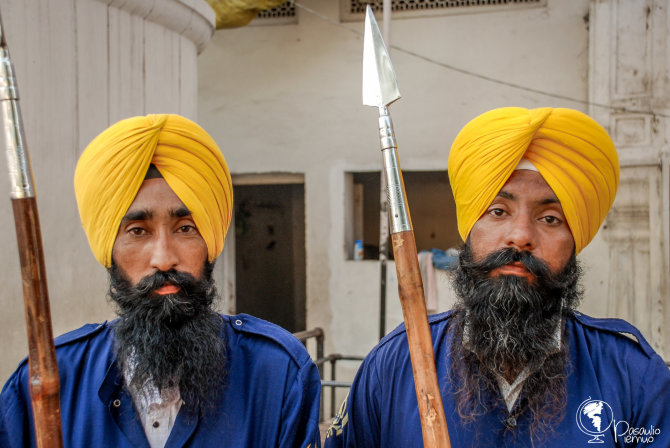 Tomo Baranausko nuotr./Sikhai savo nekerpamus plaukus nešioja turbanų audekluose. 
