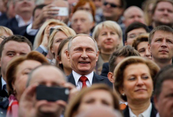 „Reuters“/„Scanpix“ nuotr./Laimingas Vladimiras Putinas Maskvos miesto šventės metu