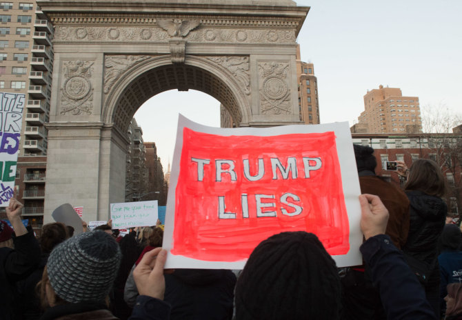 AFP/„Scanpix“ nuotr./Protestas prieš D.Trumpo imigracijos politiką