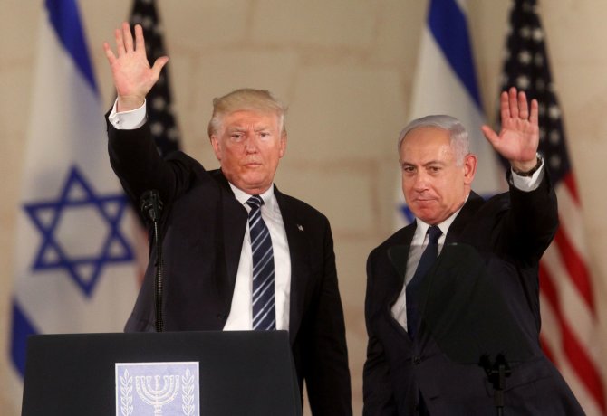AFP PHOTO/Donaldas Trumpas ir Benjaminas Netanyahu