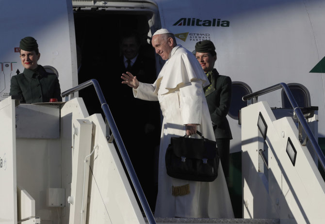 „Scanpix“/AP nuotr./Popiežius Pranciškus išskrenda į Švediją