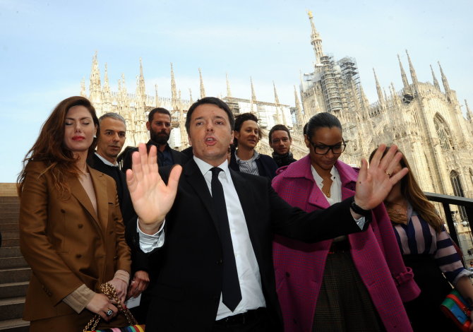 Vida Press nuotr./ Matteo Renzi atvyksta į Milano mados savaitės atidarymą
