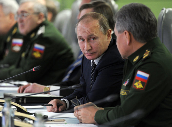 Scanpix/Sputnik nuotr./Vladimiras Putinas paprastai vengia kalbų apie savo aplinką, bet šįsyk Kremlius prabilo pirmas