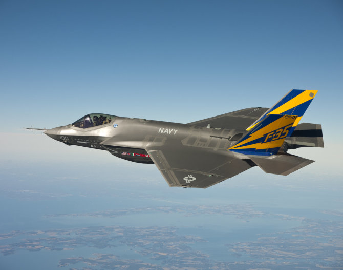 „Wikipedia“ nuotr./Naikintuvas „F-35 Lightning II“