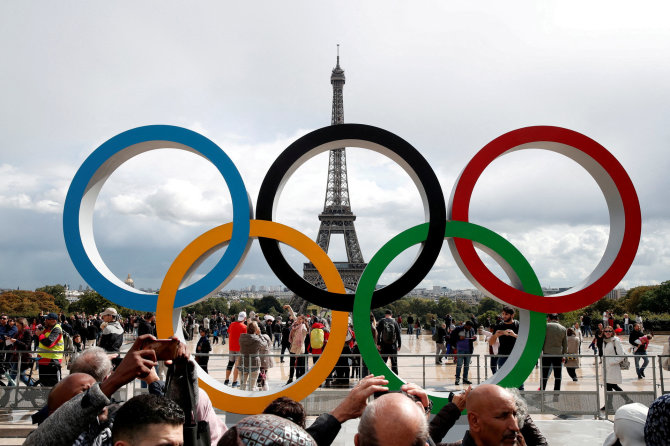 „Reuters“/„Scanpix“ nuotr./Olimpiniai žiedai Paryžiuje