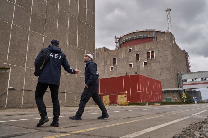 „AFP“/„Scanpix“/Tarptautinės atominės energijos agentūros darbuotojai Zaporižios atominėje elektrinėje