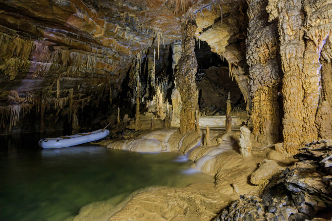 Shutterstock nuotr. / Križna Jama (arba „Kryžiaus urvas“), Slovėnija