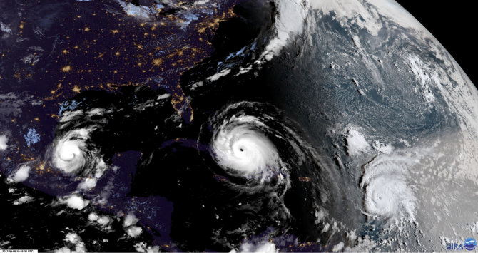 „Scanpix“/AP nuotr./Penktadienį palydovo darytoje nuotraukoje – trys audros. Iš kairės – Katia, Irma ir Jose
