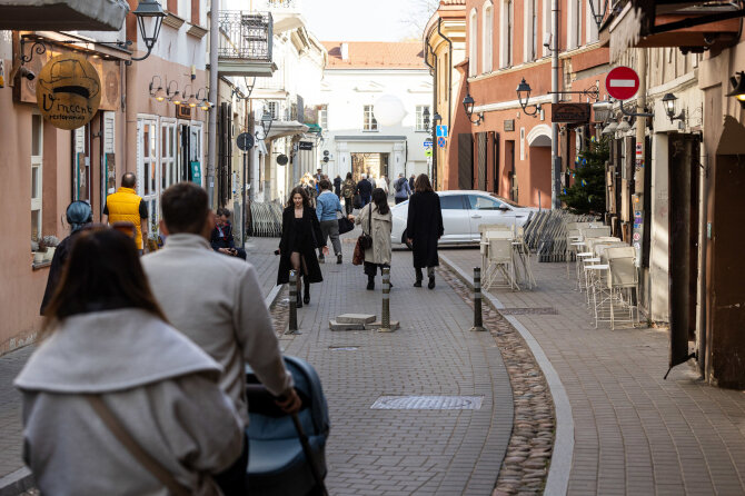 Saulės išsiilgę vilniečiai užplūdo gatves
