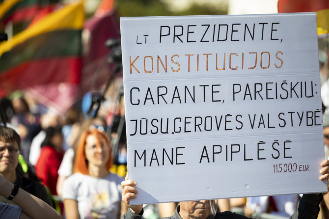 Luko Balandžio / 15min nuotr./Katedros aikštėje – Šeimų sąjūdžio mitingas