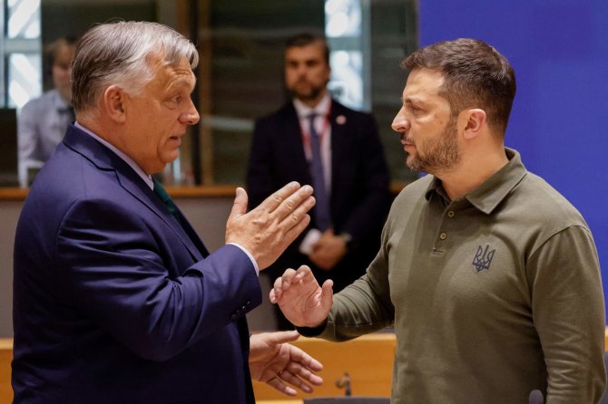 „AFP“/„Scanpix“/Vengrijos ministras pirmininkas Viktoras Orbanas ir Ukrainos prezidentas Volodymyras Zelenskis