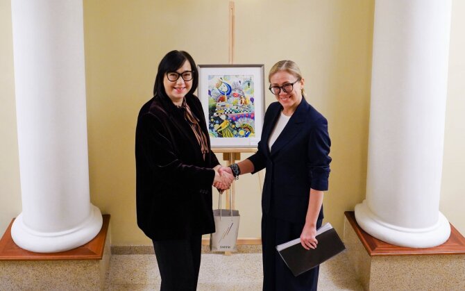 Švietimo ministrė Raminta Popovienė ir Laura Montvilaitė/ ŠMSM nuotr.
