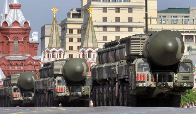 „Reuters“/„Scanpix“ nuotr./Rusijos kariuomenės pasididžiavimas „Topol-M“, kuris šaudo branduolinius užtaisus.