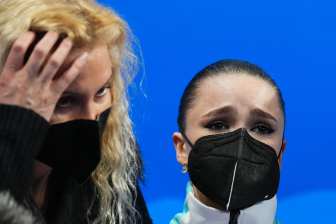 „Reuters“/„Scanpix“ nuotr./Trenerė Eteri Tutberidzė ir Kamila Valijeva
