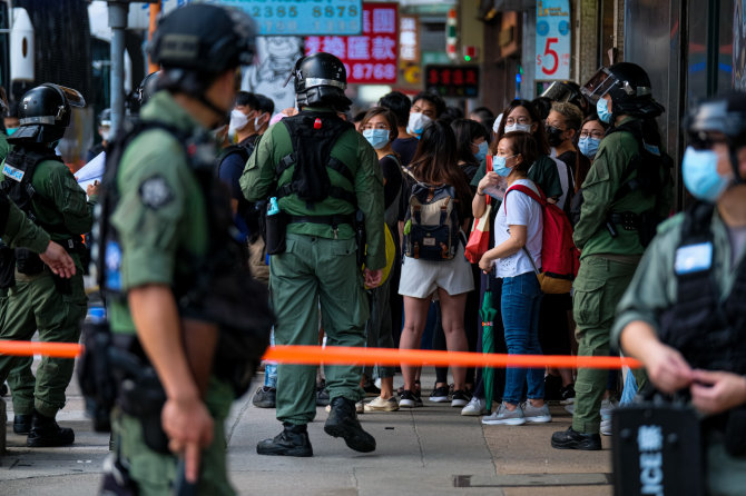 ZUMAPRESS.com/Protestuotojai ir pareigūnai Honkonge