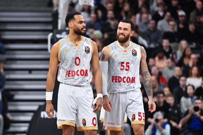 Vida Press nuotr./Elie Okobo, Mike'as Jamesas