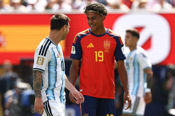 „Scanpix“ nuotr./Lionelis Messi ir Lamine'as Yamalis