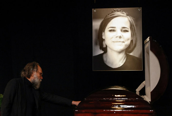 AFP/„Scanpix“ nuotr./Darjos Duginos laidotuvės