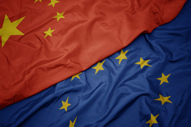 123RF.com nuotr./Kinijos ir ES vėliavos