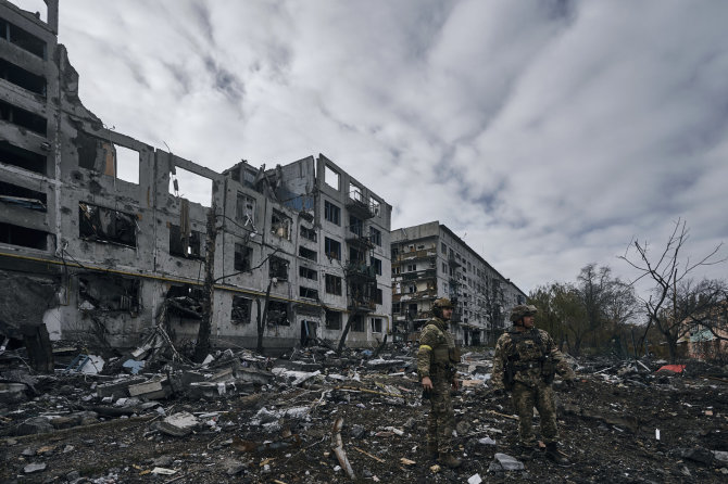 AP/„Scanpix“ nuotr./Ukrainos kariai prie Bachmuto