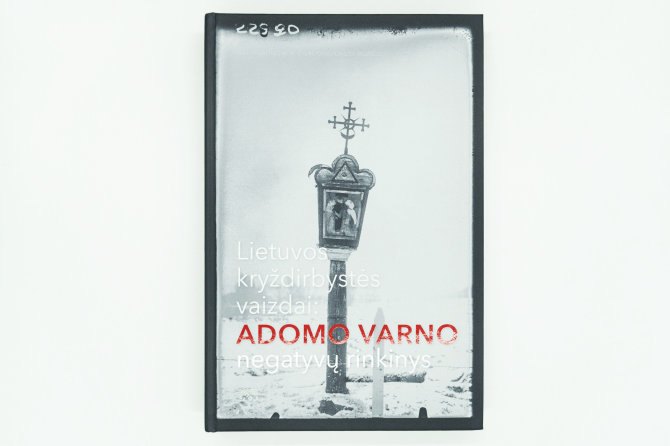 A.Bėkštos (Lietuvos nacionalinis muziejus) nuotr./Adomo Varno XX a. 3 deš. surinktas Lietuvos kryždirbystės vaizdų rinkinys, kurį išleido Lietuvos nacionalinis muziejus