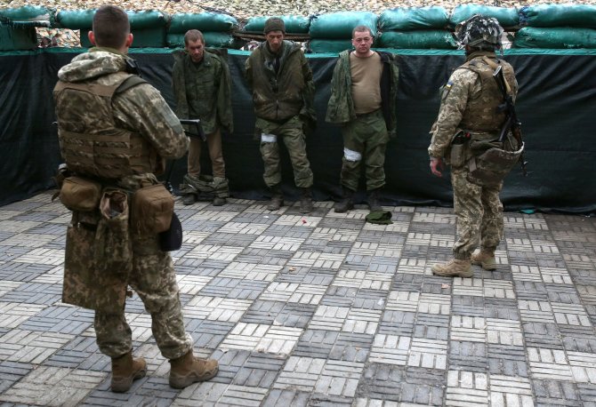 AFP/„Scanpix“ nuotr./Sulaikyti Rusijos kariai