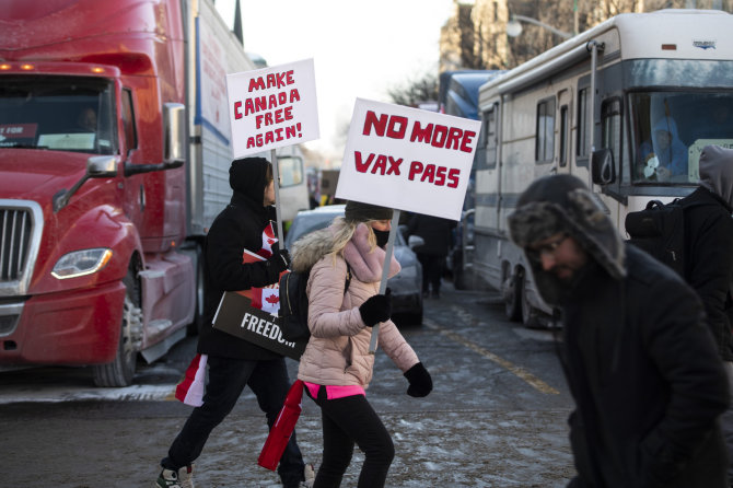 „Scanpix“/AP nuotr./Protestas prieš pandemijos valdymo priemones Kanadoje