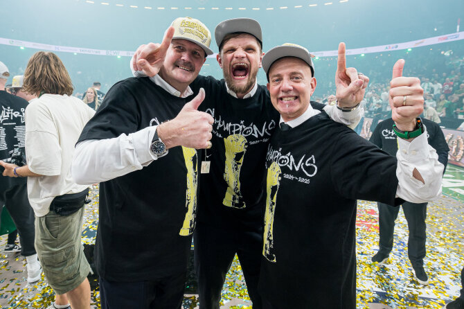 Roko Lukoševičiaus / „Betsafe-LKL“ nuotr./Iš kairės: Gintaras Krapikas, Tautvydas Sabonis, Massimiliano Menetti