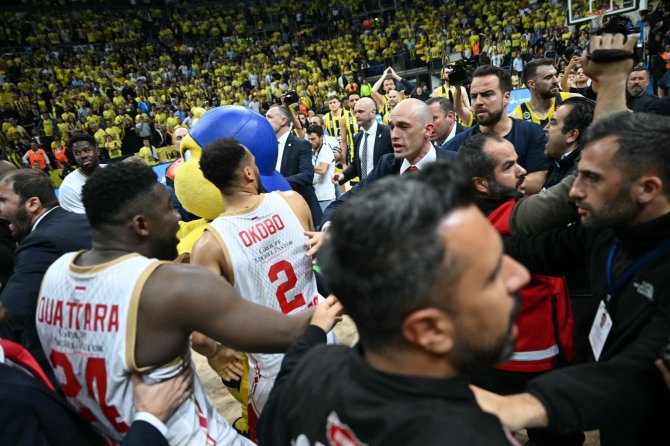 AFP/„Scanpix“ nuotr./Chaosas „Fenerbahče“ – „Monaco“ rungtynėse