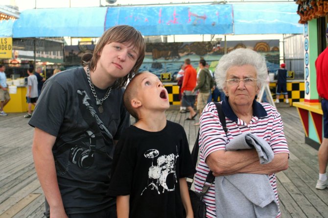 123rf.com /Atostogaujanti močiutė su anūkais