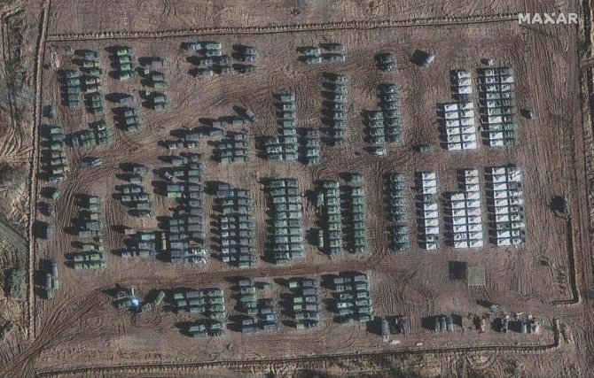 AFP/„Scanpix“ nuotr./Karinė technika Rusijoje prie sienos su Ukraina, užfiksuota 2021 m. lapkričio 1 d.