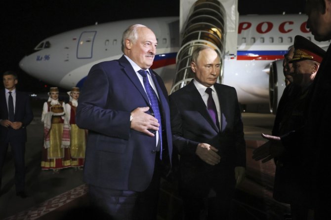 „AP“/„Scanpix“/Baltarusijos autoritarinis prezidentas Aliaksandras Lukašenka ir Rusijos prezidentas Vladimiras Putinas
