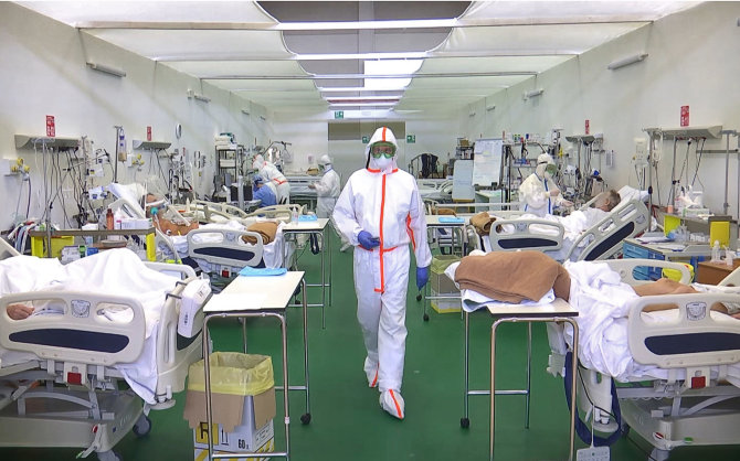 „Scanpix“/ITAR-TASS nuotr./Lauko ligoninėje Bergame dirbantys Rusijos karo medikai