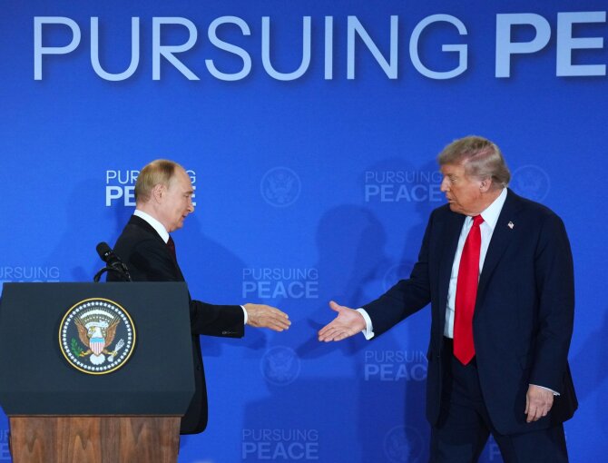 „Scanpix“/„SIPA“ nuotr./Vladimiras Putinas ir Donaldas Trumpas