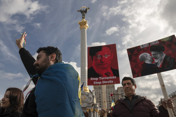 „Scanpix“/AP nuotr./Iraniečiai Kyjive surengė solidarumo su Ukraina mitingą 