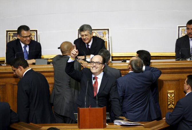 „Reuters“/„Scanpix“ nuotr./Venesuelos opozicijos lyderis Julio Borgesas (centre)