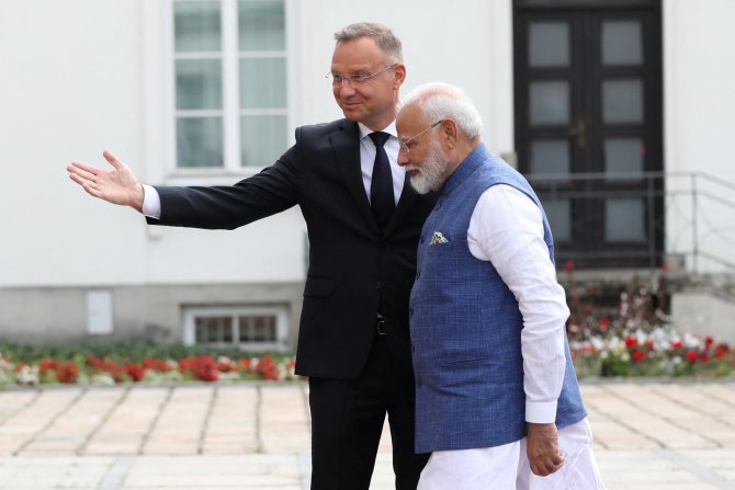 „Reuters“/„Scanpix“ nuotr./Andrzejus Duda ir Narendra Modi