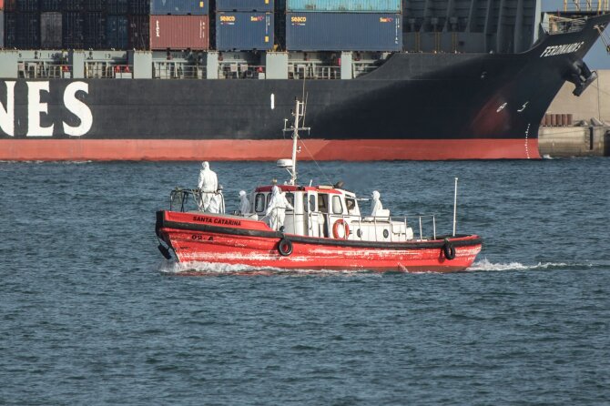 AFP/ „Scanpix“/Evakuacija iš „MV Hondius“ laivo