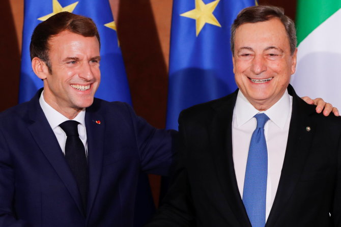 „Reuters“/„Scanpix“ nuotr./Emmanuelis Macronas ir Mario Draghi